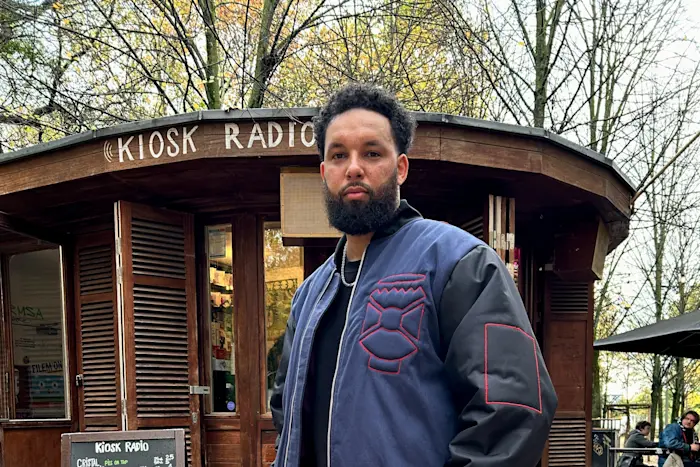  Bona Léa invites Saidou