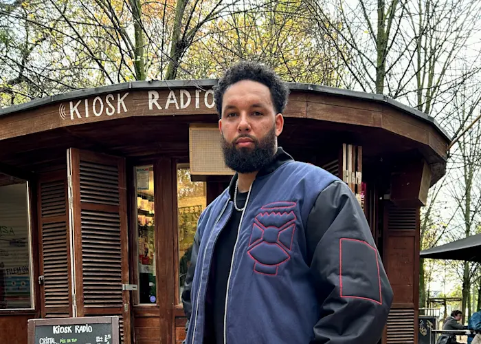 Bona Léa invites Saidou