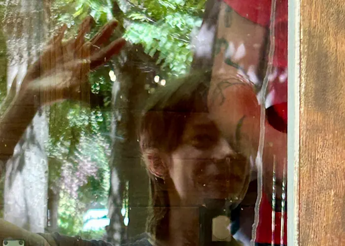 UNBURDENED BONES w/ La Zza Ro