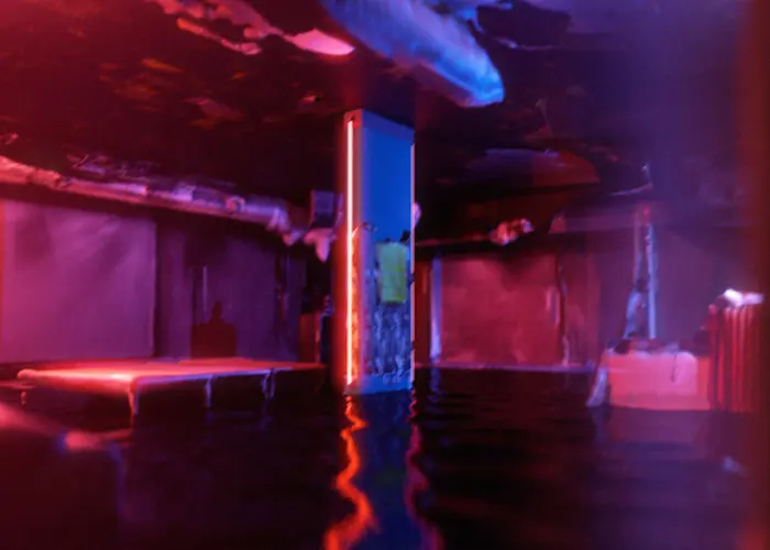 Outsiders: Zentralwäscherei w/ Hing