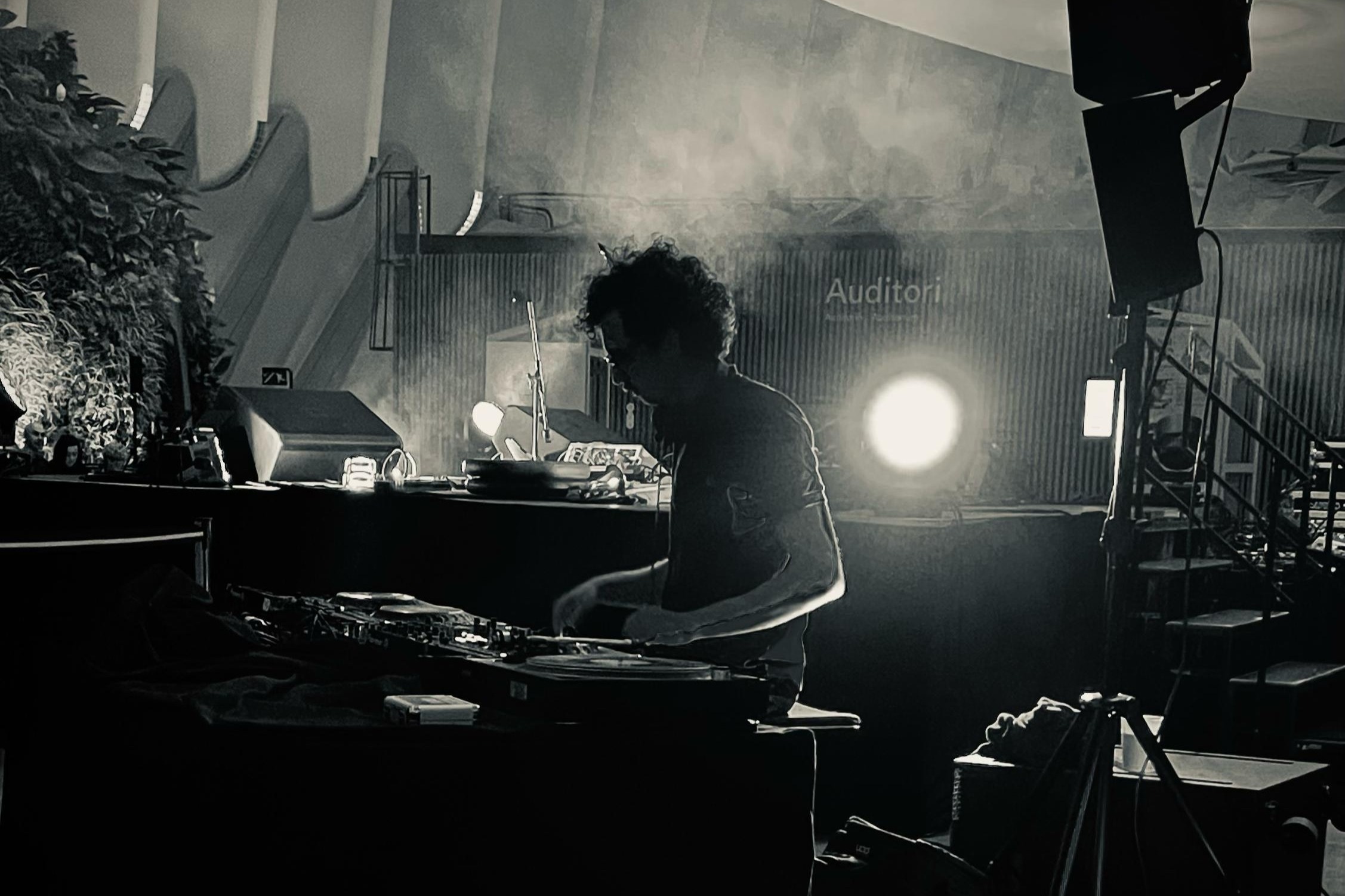 Outsiders: Glossy Mistakes w/ Recho