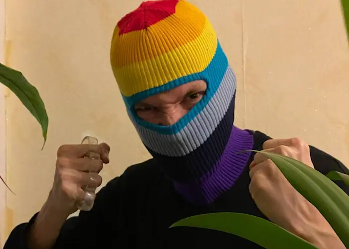 Outsiders: Low Budget Family w/ Schmoltz