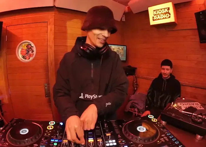 Noannaos invites Ashley Morgan