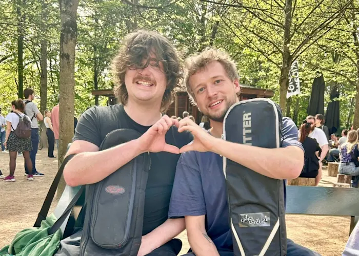 Universal Exports w/ Hiele & Simon Beeckaert