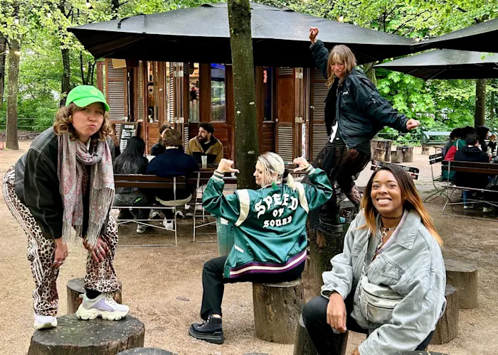 Collectif Chanoirs invites Soeurs Malsaines