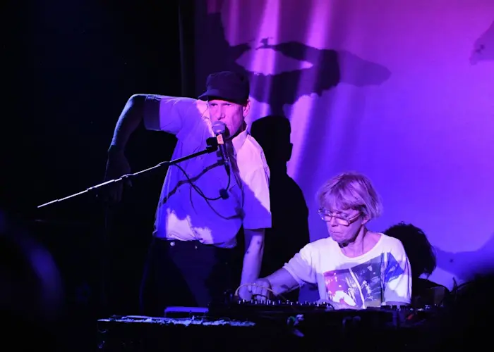 Outsiders: Kanal w/ Club Moral