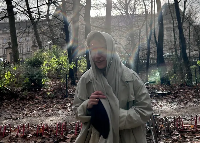 UNBURDENED BONES w/ Lazzaro