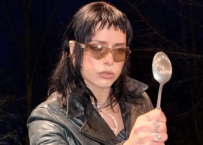 Noannaos invites Esaro