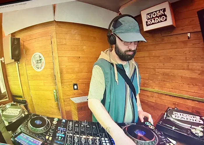 Expanded Audio Resistance w/ Weird Dust