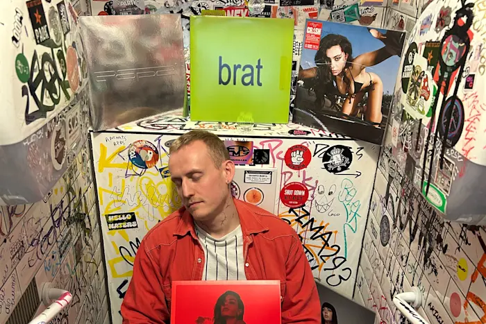  It's Never Too Late To Stan: Charli XCX w/ Fake Moss