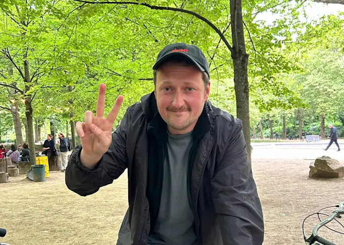 DC Salas invites Bon Public