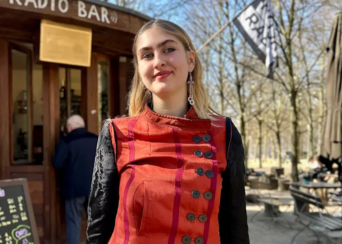 UNBURDENED BONES w/ Anouk Kellner