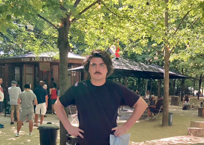 Universal Exports w/ Hiele