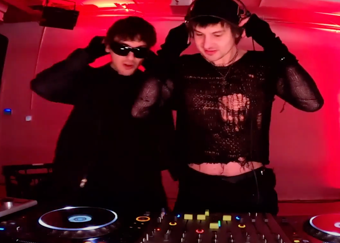 OUTSIDERS: distraction4ever