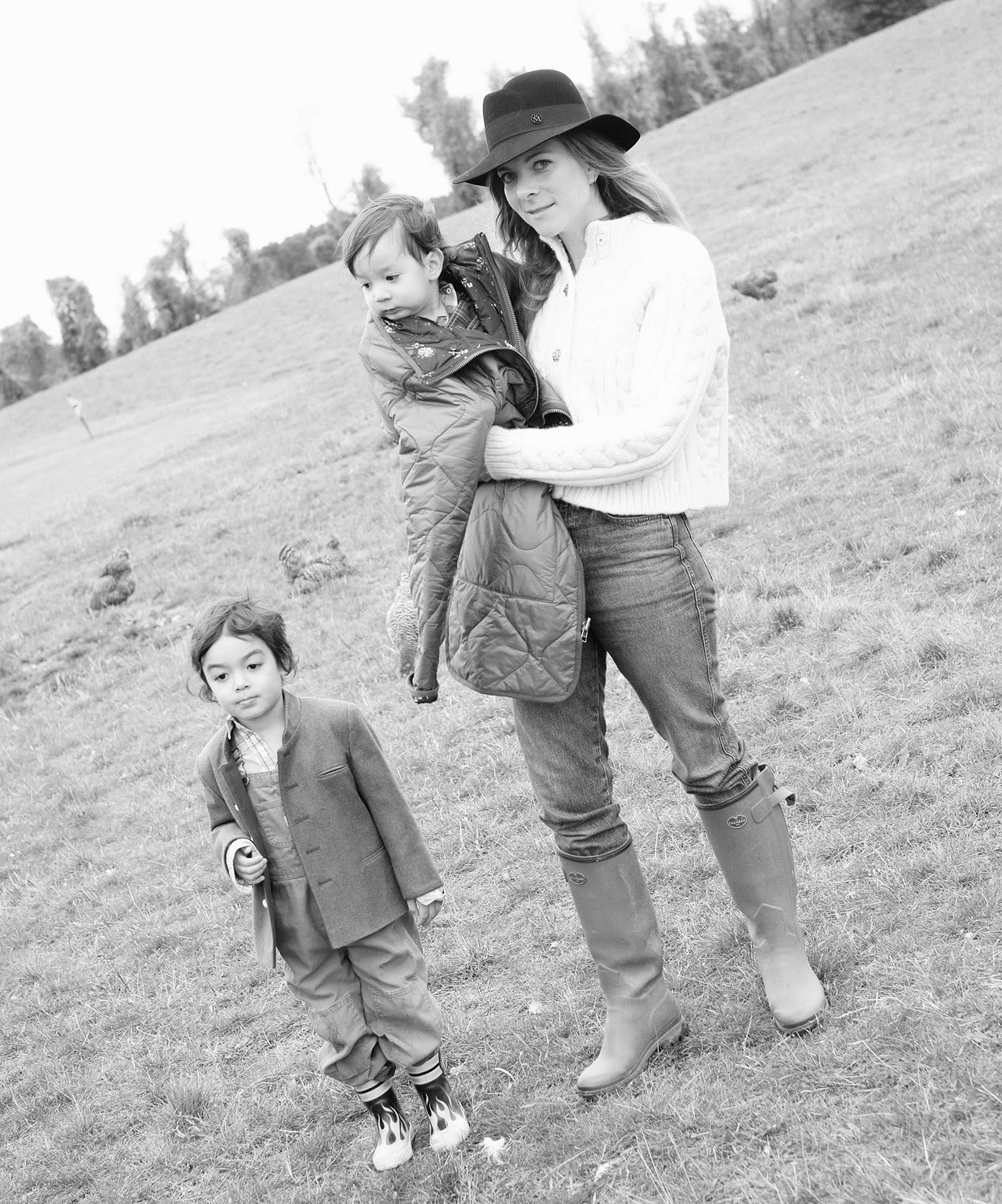 Carolina Gunnarsson in a field with her kids. 