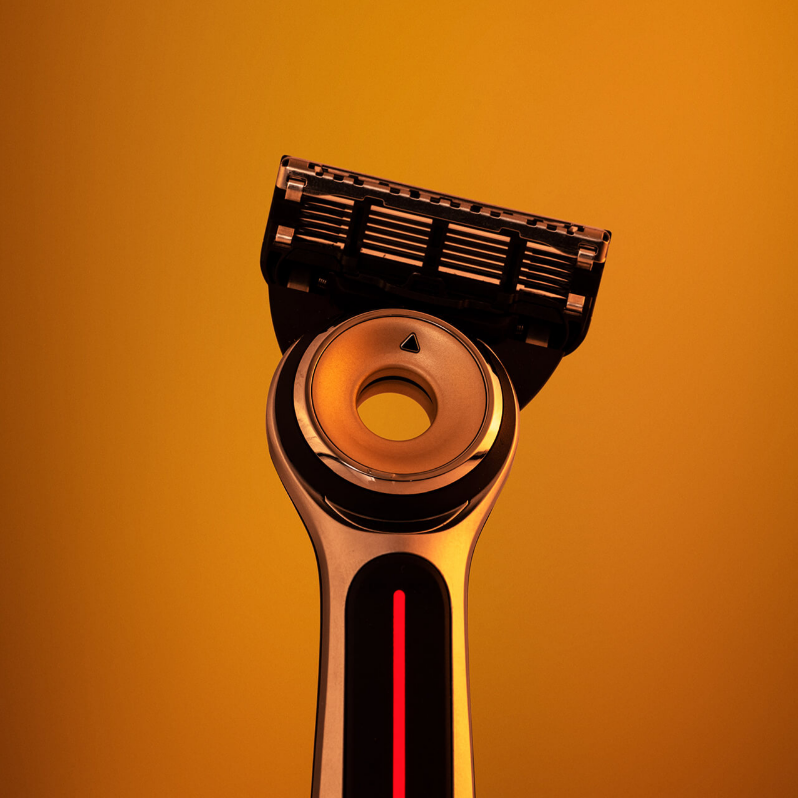 Maquinilla de afeitar con calefacción GilletteLabs con cabezal cómodo