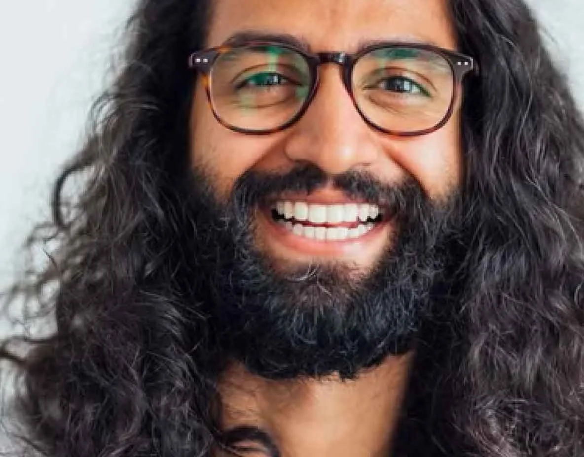 Hur man rätar ut lockigt skägg 