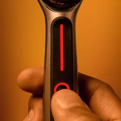 Maquinilla de afeitar con calefacción Gillettelabs con botón de encendido