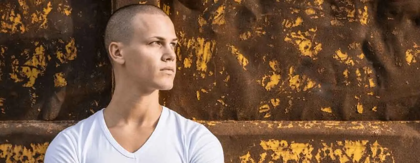 Hur du klipper ditt eget hår: En frisörguide