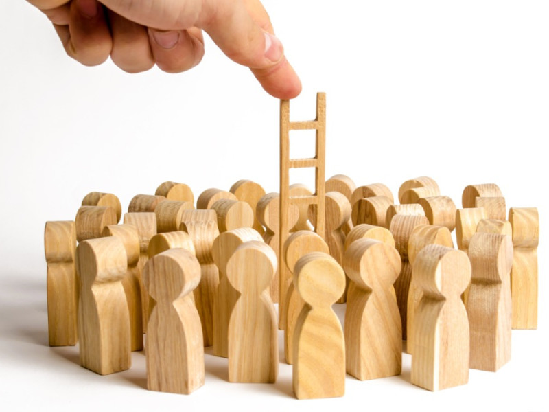 the-hand-stretches-the-ladder-to-a-group-of-human-figures-career-at-picture-id1090107392