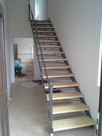 Projekt: javorník u Vysokého Mýta jednoramenné schody kov dčevo 3