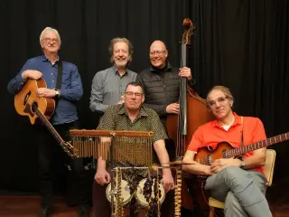 Families Zijn Gek - Rasverteller Roland Vonk En Akoestisch Duo Blind Vertrouwen