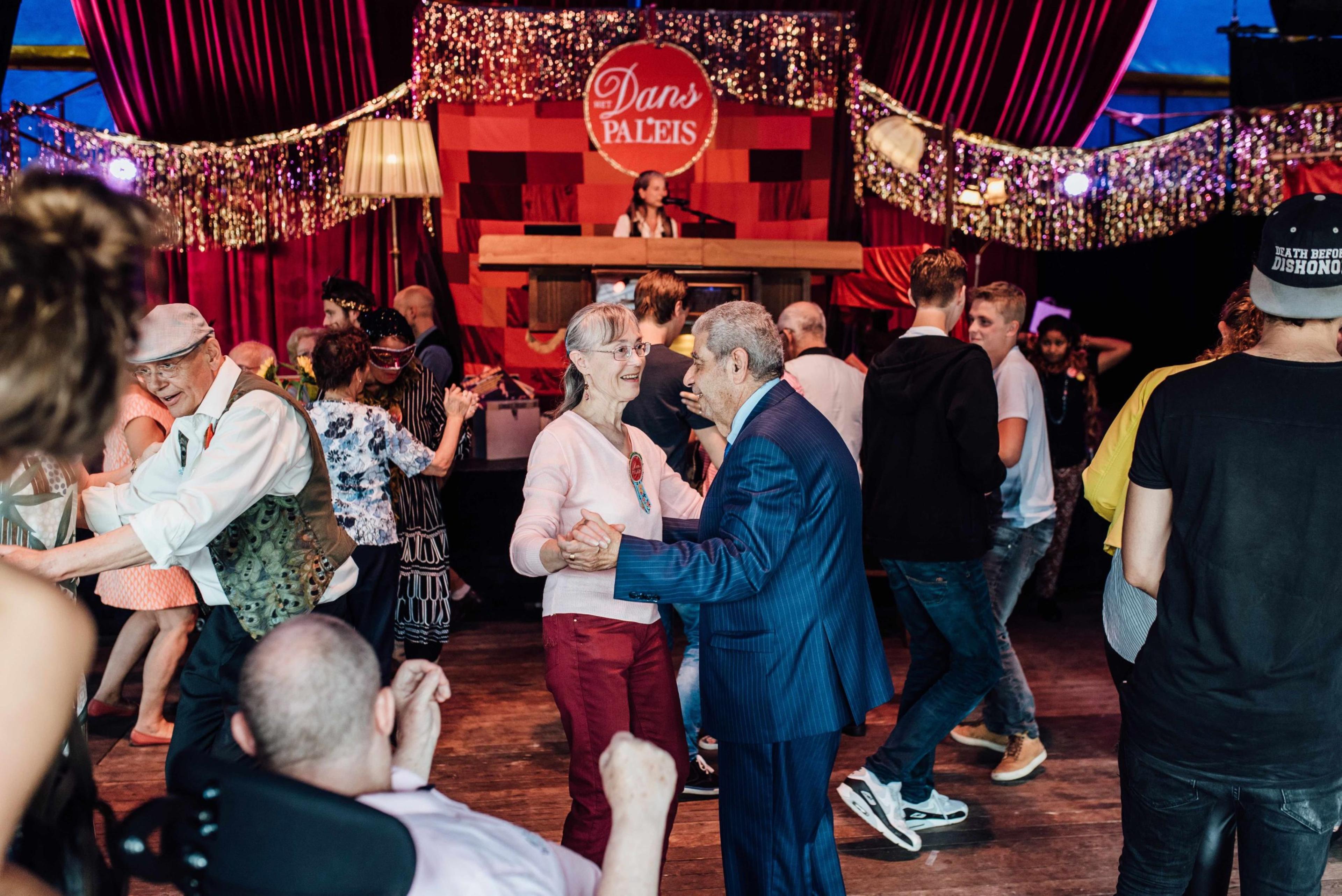Het Danspaleis - Ouderwets Gezellig Dansfeest