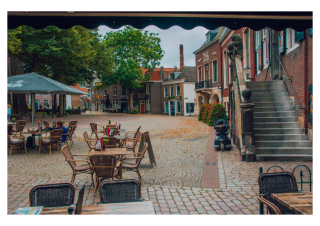 Lunchen of dineren naast het stadhuis