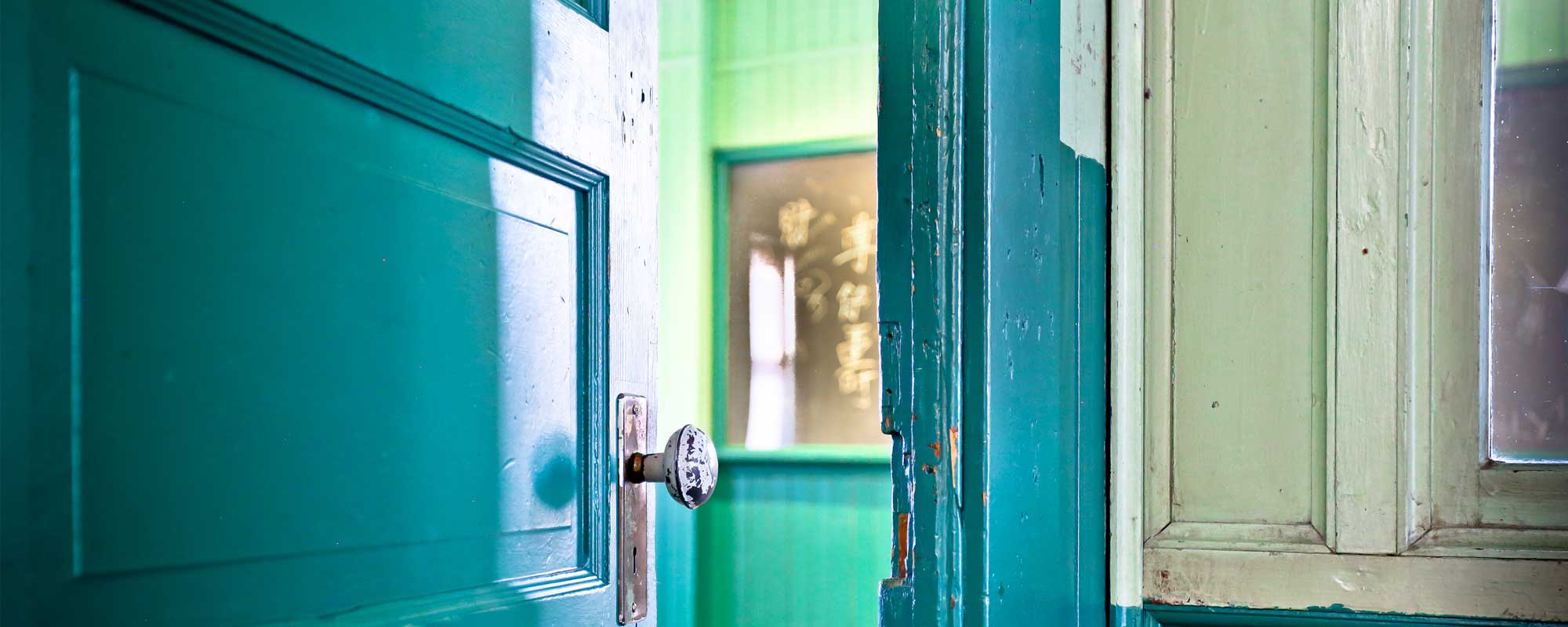 chinese-canadian-museum-period-rooms-historic-school-room-and-living