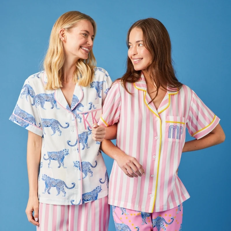 Two people wearing dombezalergii pajamas