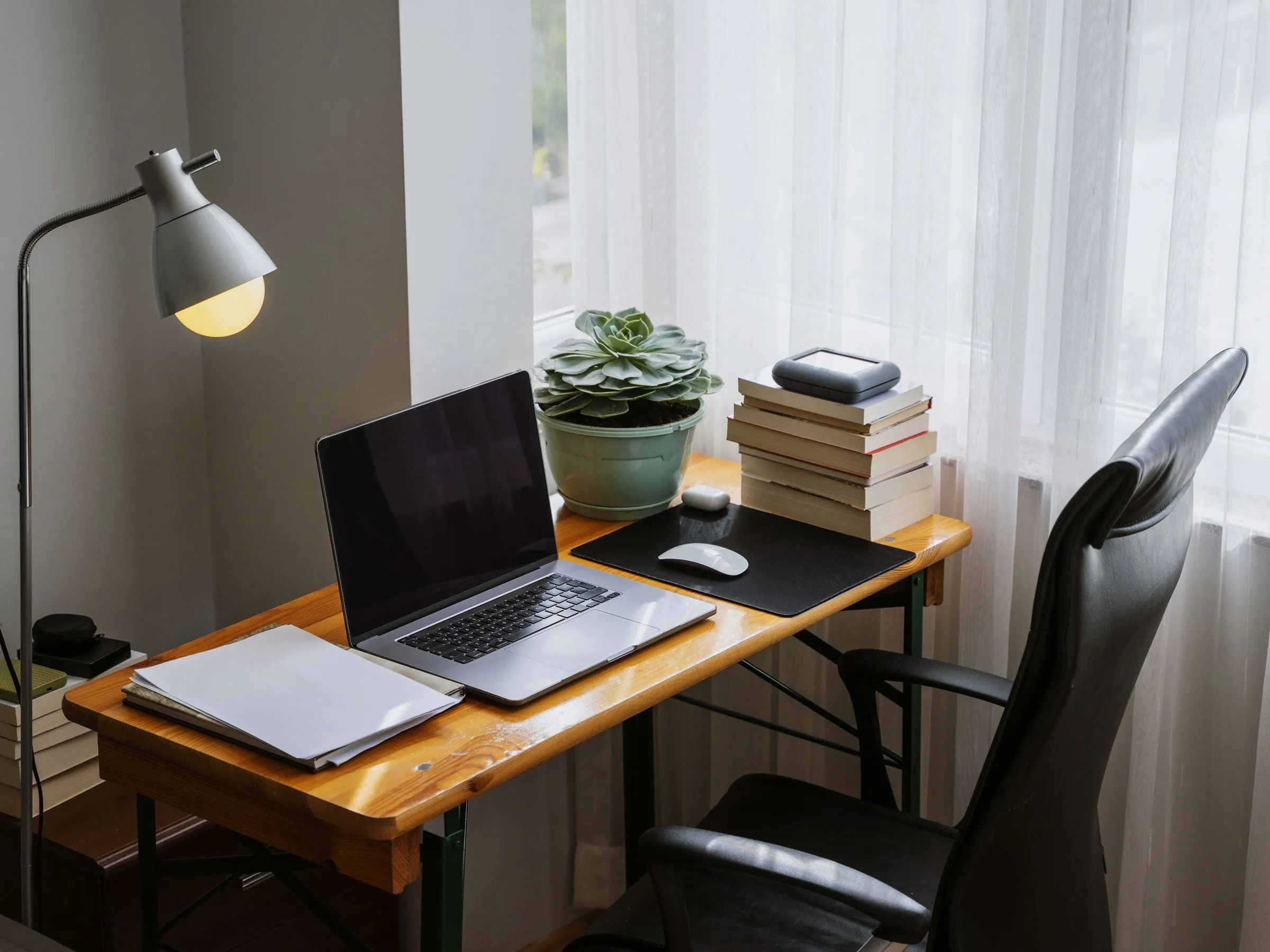 Gear-Set-Up-Your-Desk-Ergonomically-1315115142