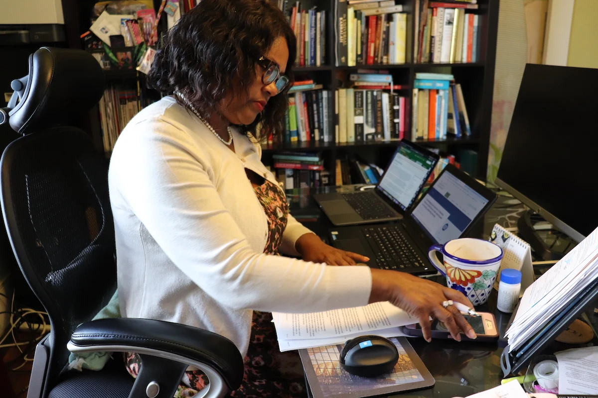 Teron McGrew works in her home office in North Oakland. (Candase Chambers/Climate Central)