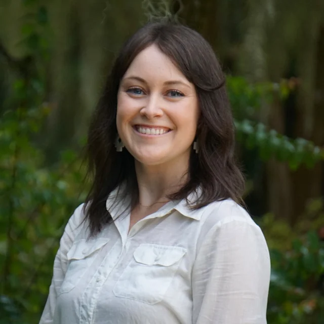 Amy Meola headshot