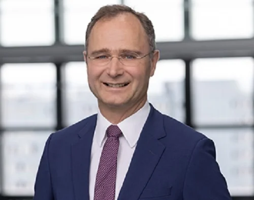 https://images.ctfassets.net/cy2jgjrgaerj/39aYrnqrNOwmJvUBOT9ANi/68f1d30ba42a86ec1ace3a6bf847b466/Stephan_Leithner_GIG.jpg