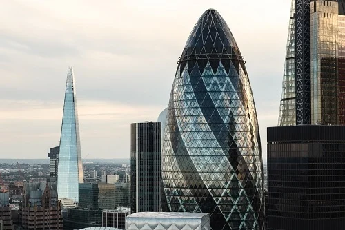 https://images.ctfassets.net/cy2jgjrgaerj/5Co7e1cttYUeGQREcicYsW/134db994eaa959e222a510dc6dd02bd8/London__GIG.jpg