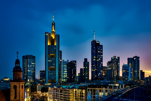 https://images.ctfassets.net/cy2jgjrgaerj/6TYfe3Zd99Dp3VL7FhvSVR/63ff8d3a55d16e2784a53c274bed1dcd/Frankfurt_city.png