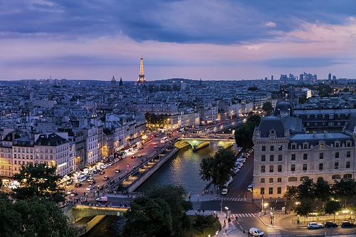 https://images.ctfassets.net/cy2jgjrgaerj/77ad27XlkjJjW5Y8E1zlHs/022feb75bf29145377e313b986d3e4d6/Paris_skyline.png