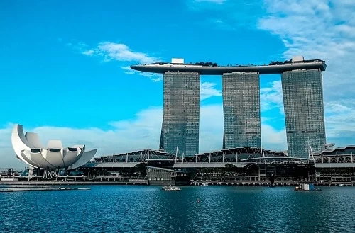 https://images.ctfassets.net/cy2jgjrgaerj/zR1mYhACEwCyOqghIGuF4/99d80c1f17cecca92cd1e1a9a3630ef7/Singapore_GIG_3d1e45.jpg