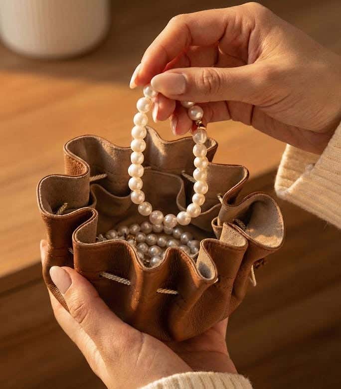 حقيبة مجوهرات برباط سحب