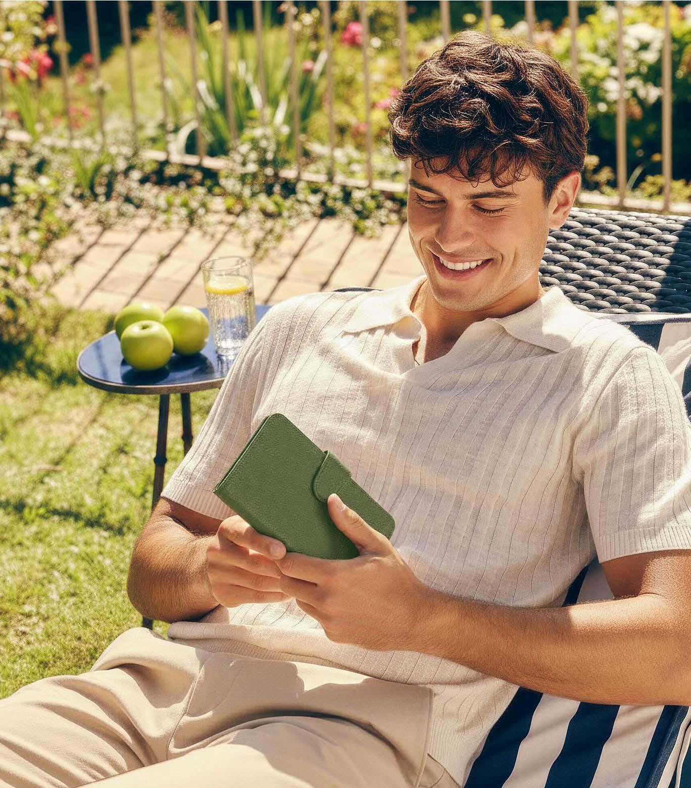 محفظة جلدية فاخرة - آيفون 17 برو ماكس