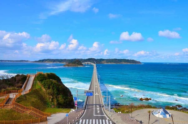 Le grand pont de Tsunoshima Ohashi