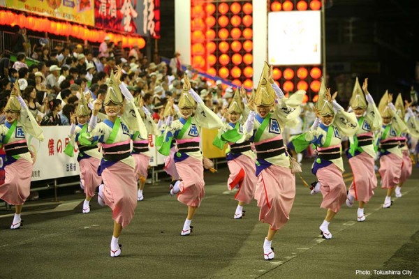 L'immense festival de danse de Tokushima
