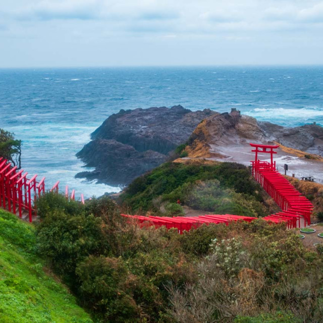 Art-Infused Experiences at Motonosumi Shrine and Nagato Yumoto Onsen