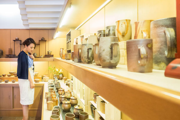 Hall industriel de la poterie traditionnelle de Bizen