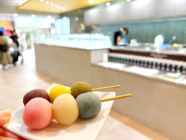 ご当地銘菓「坊っちゃん団子」をオーダーメイド！道後温泉の新スポット「my botchan dango 30」／愛媛県松山市