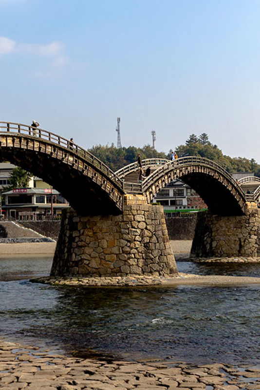 Iwakunis Kintaikyo Brücke – Feudale Architektur vom Feinsten