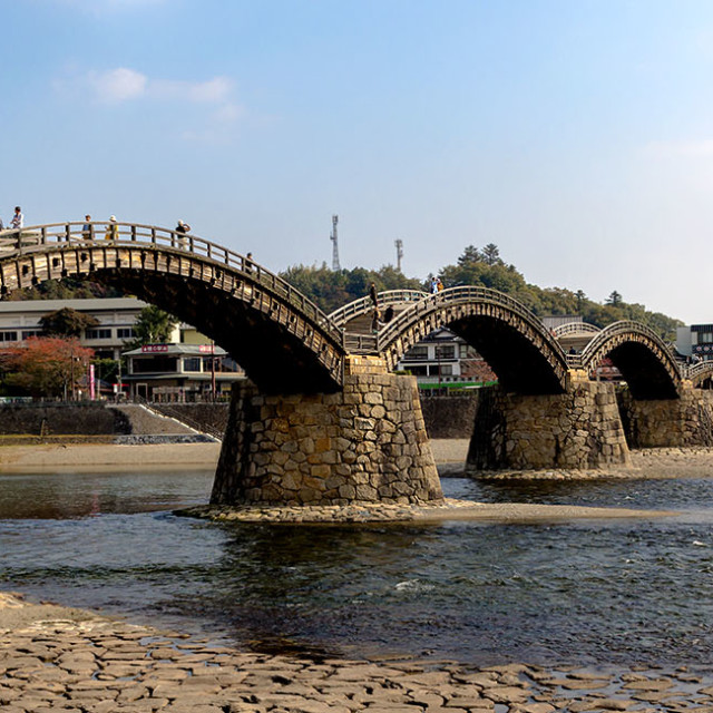 Iwakunis Kintaikyo Brücke – Feudale Architektur vom Feinsten