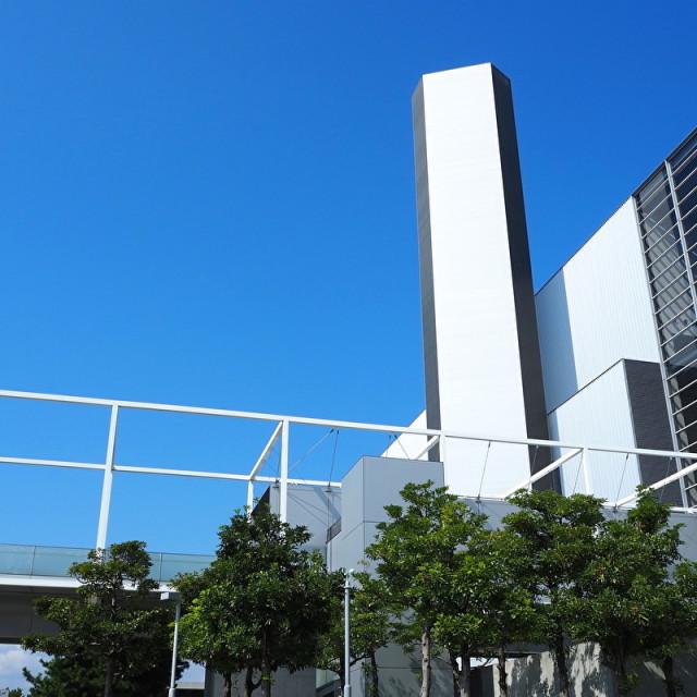 現代建築とごみ処理場の美しいコラボレーション『中工場』／広島県広島市