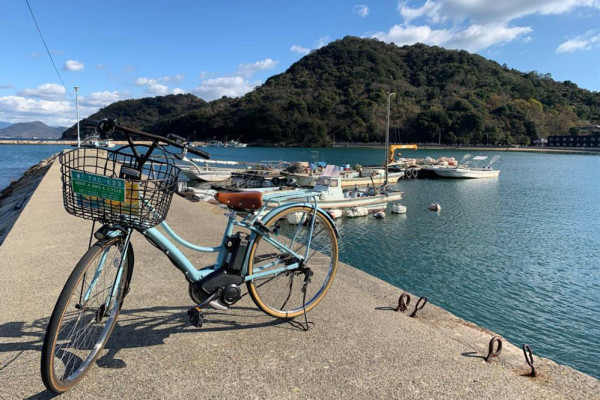 E-Bike-Tour durch Naoshima, die Insel der zeitgenössischen Kunst
