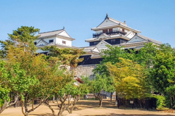 Besuchen Sie Matsuyama in Ehime, einer Stadt der Hochkultur. Matsuyama Castle & Dogo Hot Springs Rundgang